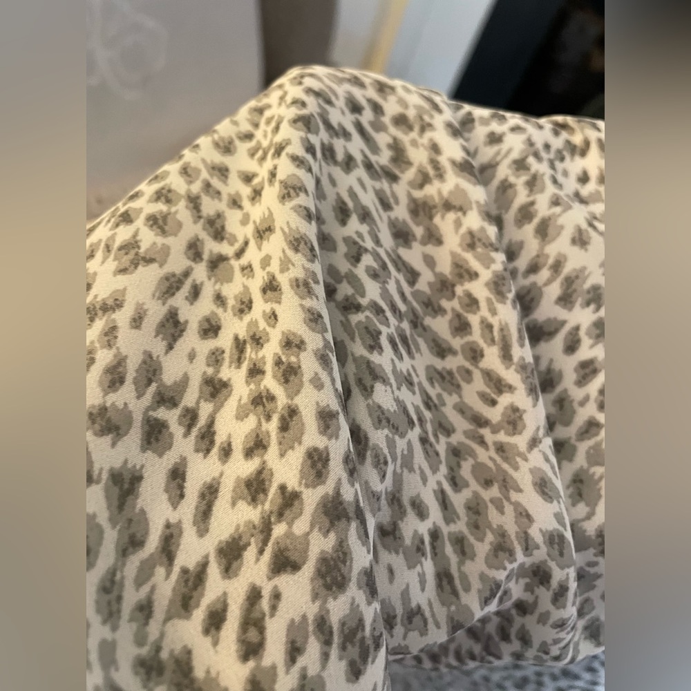 NWT blouse. Gray and white leopard print. Size small - Picture 7 of 7